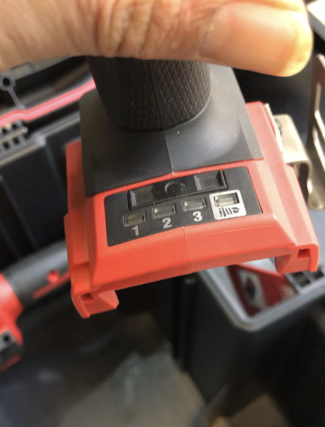 پک کامل دریل ایمپکت نسل ۴ میلواکی اصلی با جعبه ابزارش - تصویر 5