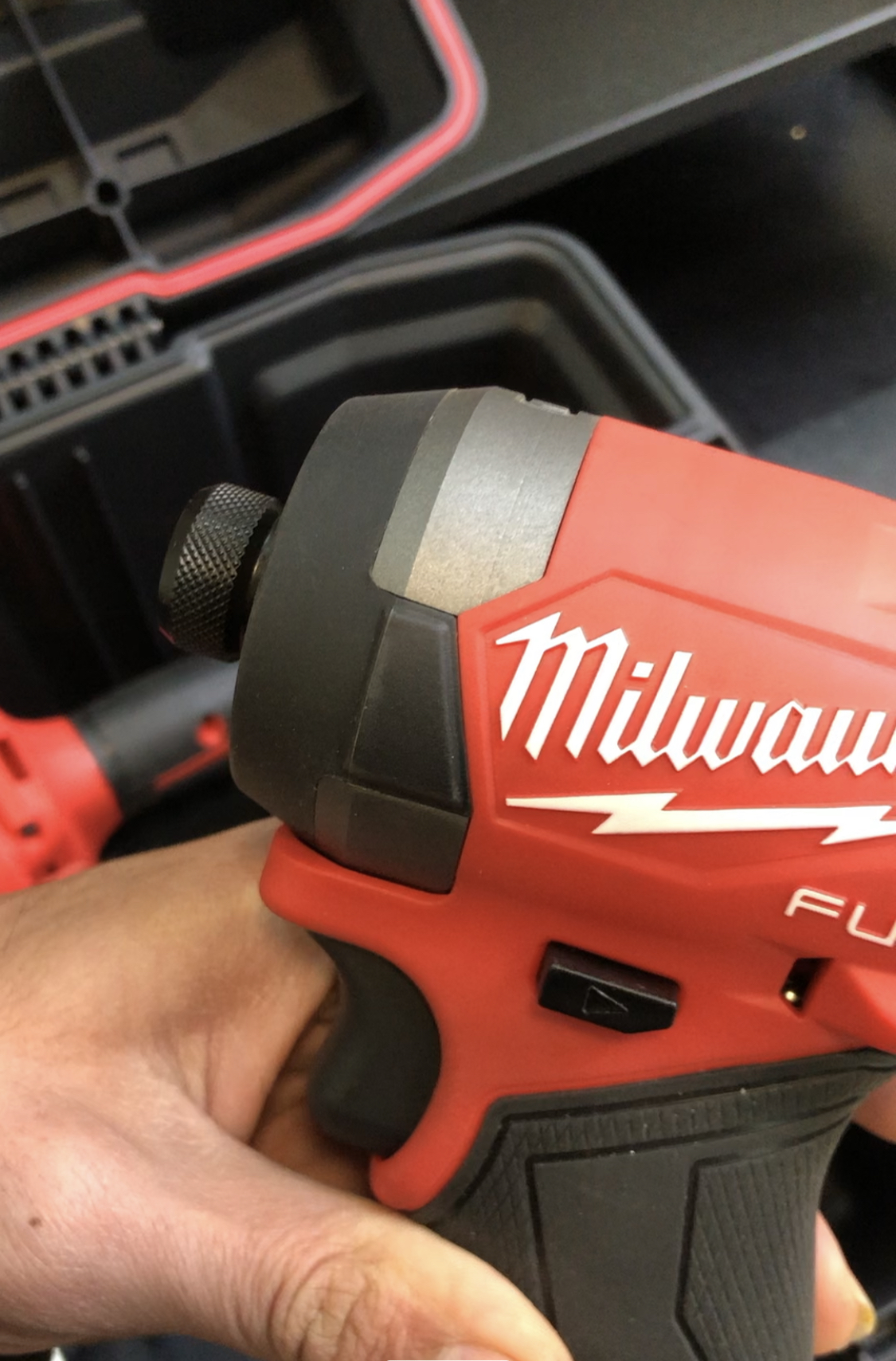 پک کامل دریل ایمپکت نسل ۴ میلواکی اصلی با جعبه ابزارش - تصویر 2