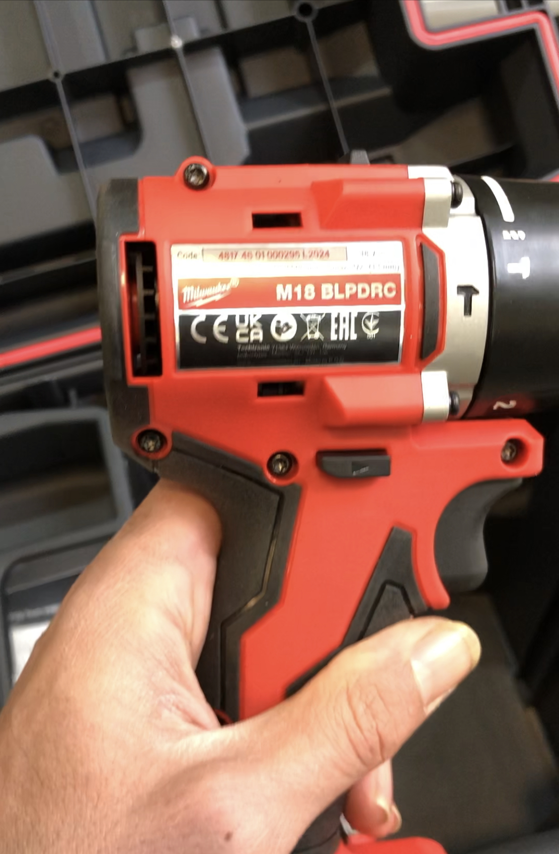 پک کامل دریل ایمپکت نسل ۴ میلواکی اصلی با جعبه ابزارش - تصویر 4